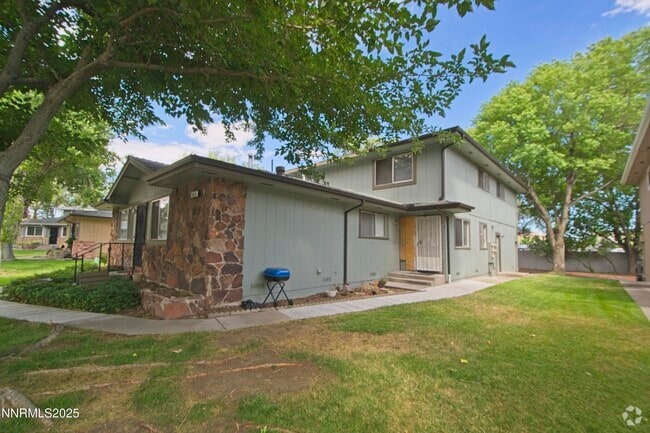 Building Photo - 664 Oakwood Dr Unit #3 Rental