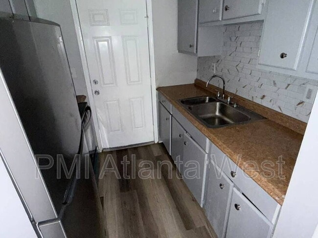 Photo - 265 Lawton St SW