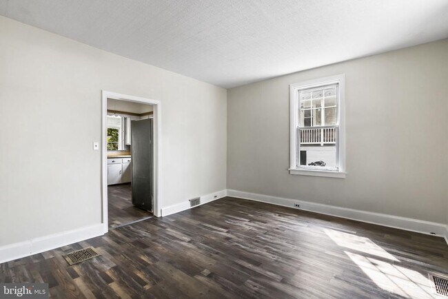 Photo - 146 Hall St