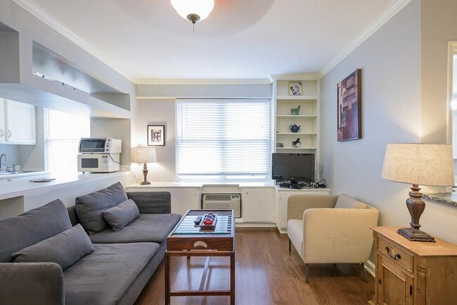 Photo - 2139 N St NW Unidad ID378P