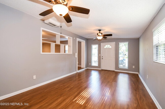 Photo - 868 Filmore Ln