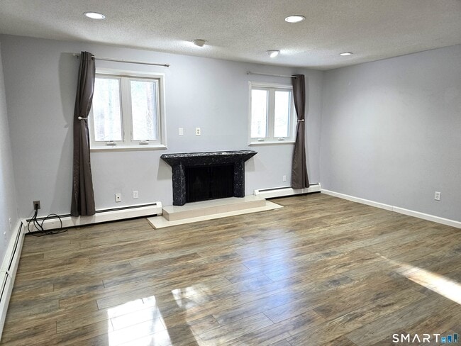 Building Photo - 7 Staunton Ct Unit E