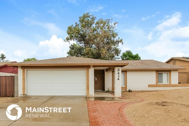 Building Photo - 2414 W Redfield Rd