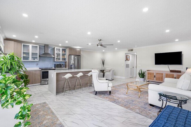 Building Photo - 810 High Point Dr W