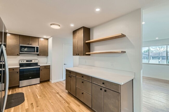 Photo - 1430 Lashley St