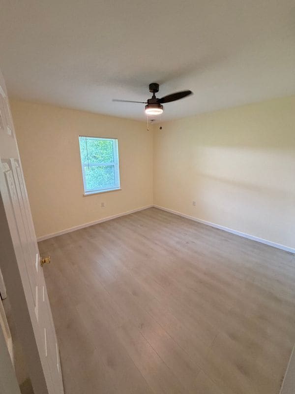 Photo - 305 W Country Club Dr