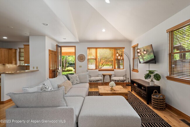 316 Allison Ln