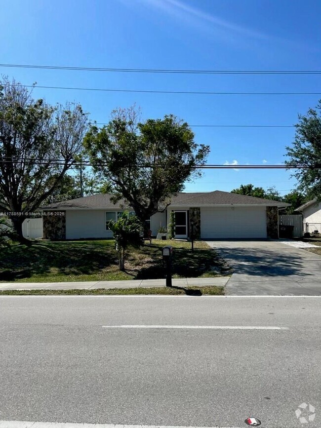 Building Photo - 4020 Country Club Blvd Rental
