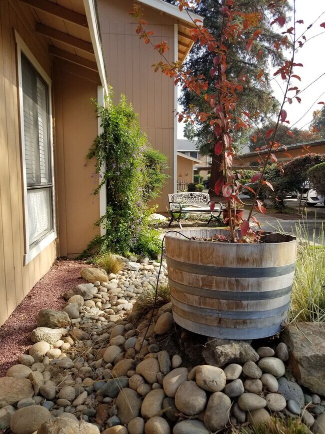 Photo - 242 N Crenshaw St