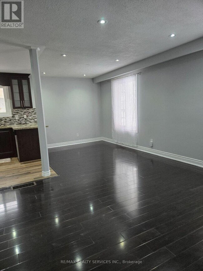 Photo - 59 Reigate Ave