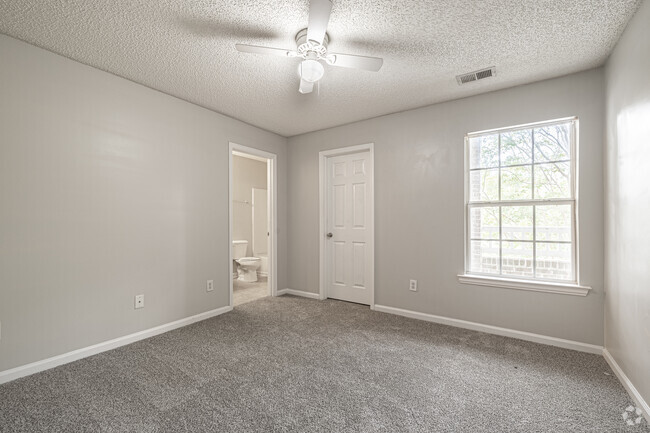 Charleston - 3BR, 2BA - 1150SF - Cross Creek Apartments