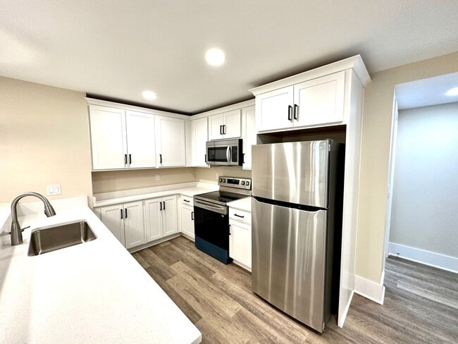 Building Photo - 933 - 320/322 Boggs Avenue Unit 320