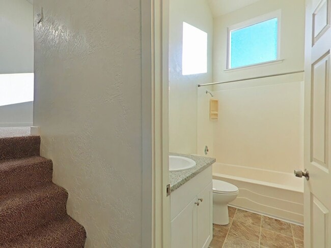 Photo - Comfortable 1 Bedroom Townhouse ~ South Corvallis