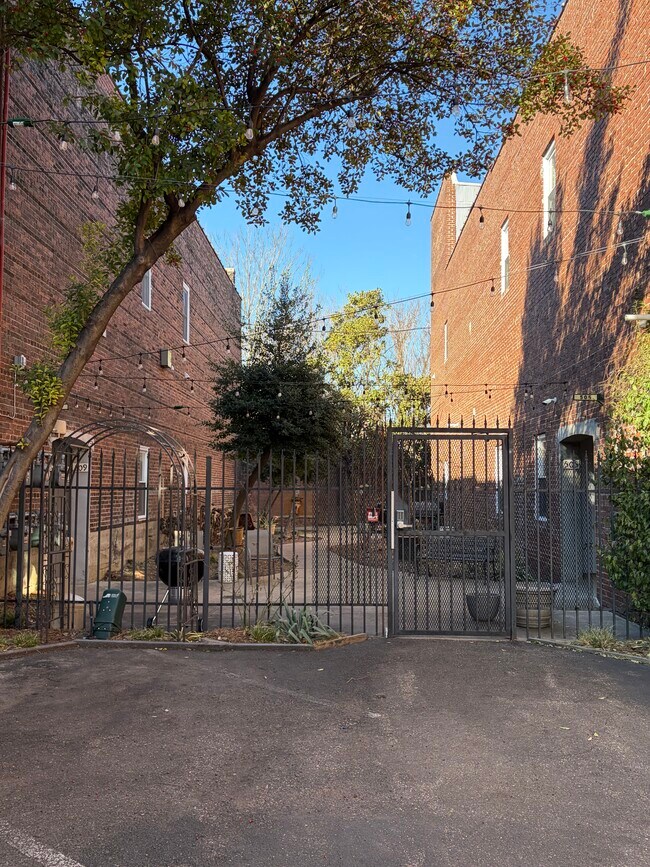 Garden area - 505 S Main St Unit 505 South Main #202