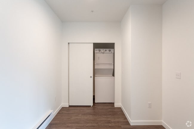 2BR, 1BA - 842 SF