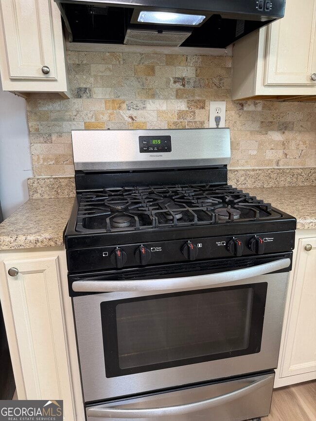Photo - 835 North St NW