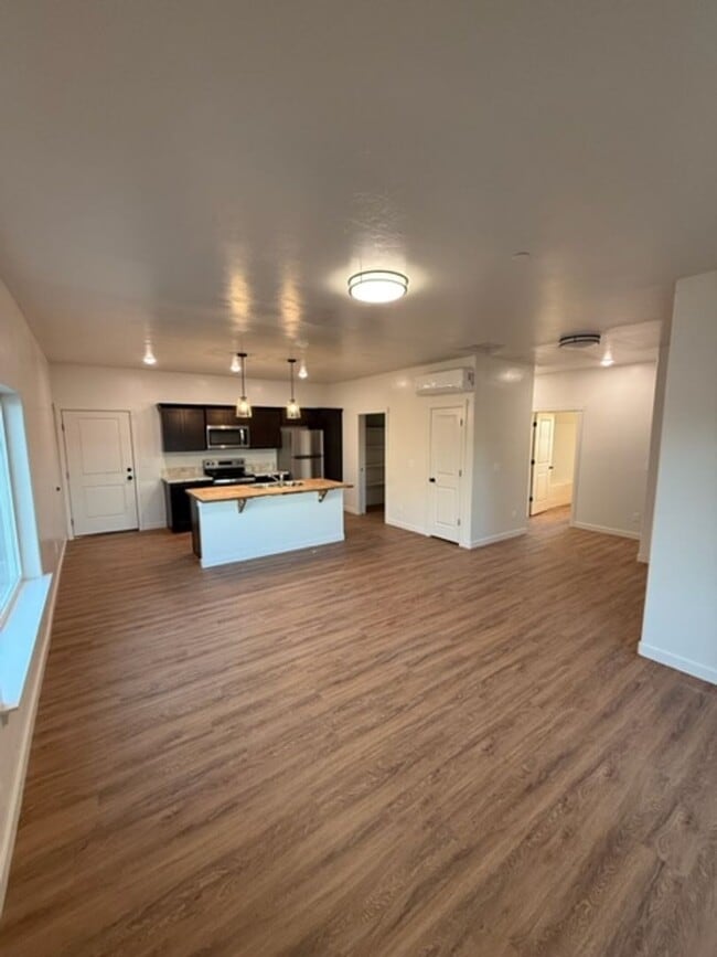321-329 Pheasant Rd W Unit Pheasant Rd.