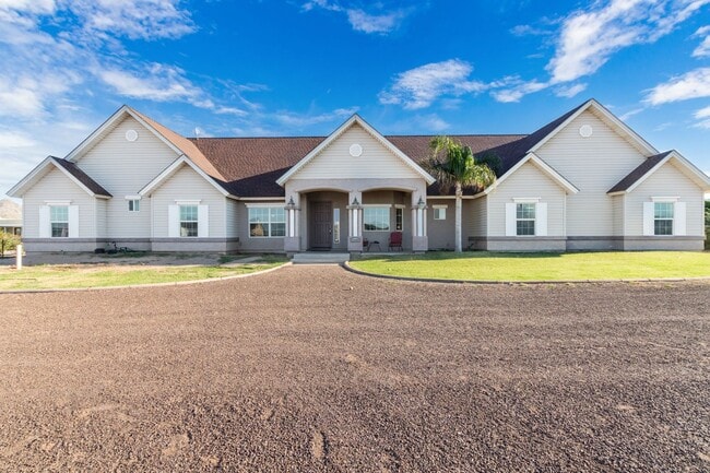 Building Photo - Beautiful 4 Bedroom Home on 1.25 ACRES in QUEEN CREEK!