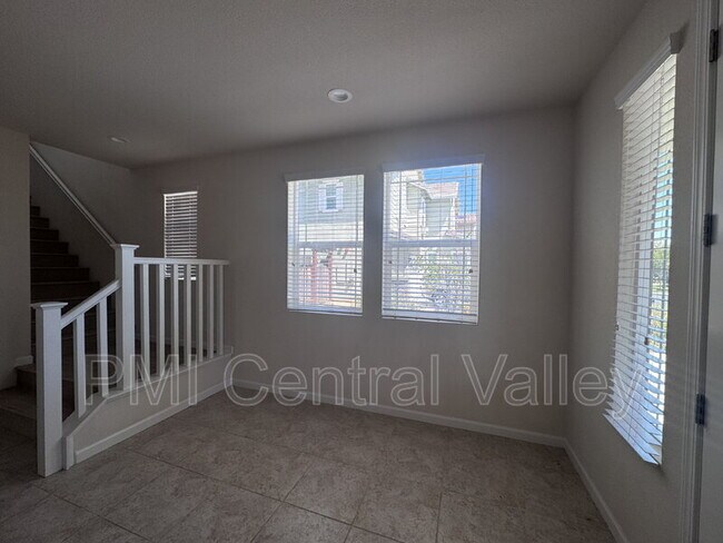 Photo - 643 W Huntington Ave