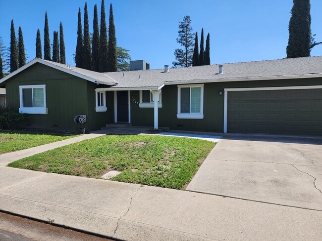 Building Photo - 3 Bedroom 2 Bathroom with Pool Near Davis High School