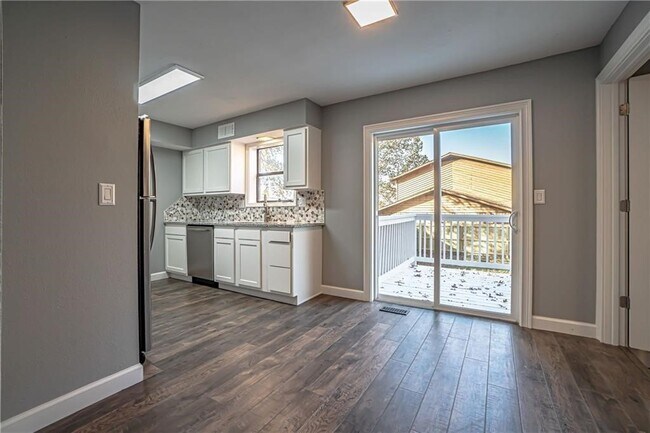 Photo - 1312 Royal Dr