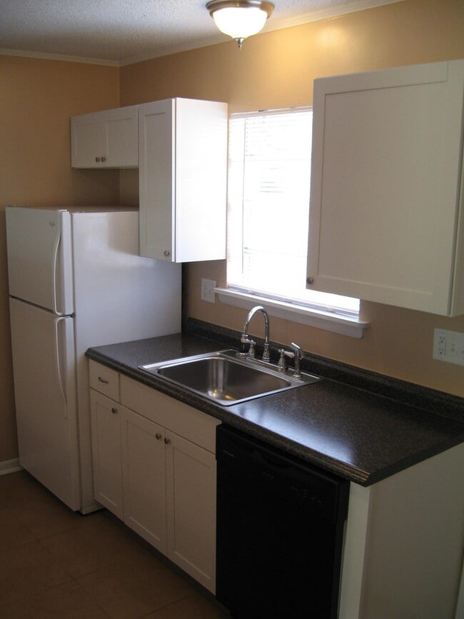 Photo - 545 Hickory Ave