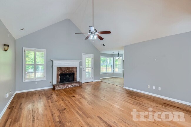 Photo - 390 River Point Dr