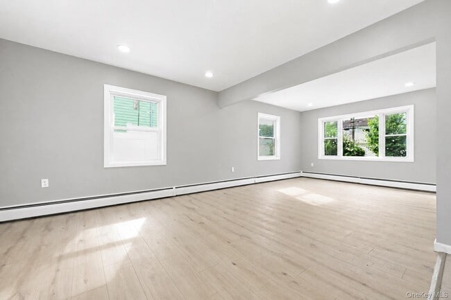 24 Crag Ln