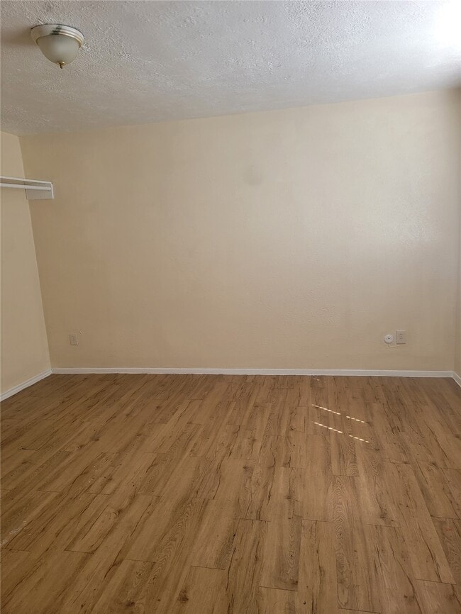 Building Photo - 6305 Westward St Unit 126