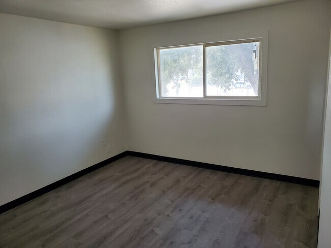 Living Room - 2562 Traction Ave Apartments