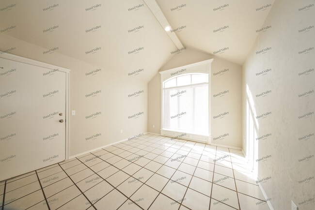 Photo - 818 Hunters Run