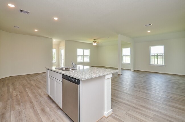 Building Photo - 4656 Peony Grn Dr