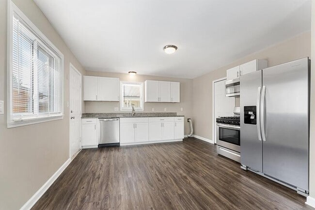 Photo - 7840 Dudley St