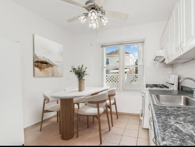 Photo - 4312 Carpenter Ave Unit 1st Floor 3-Bedroom