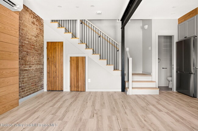 Photo - 176 Hudson St