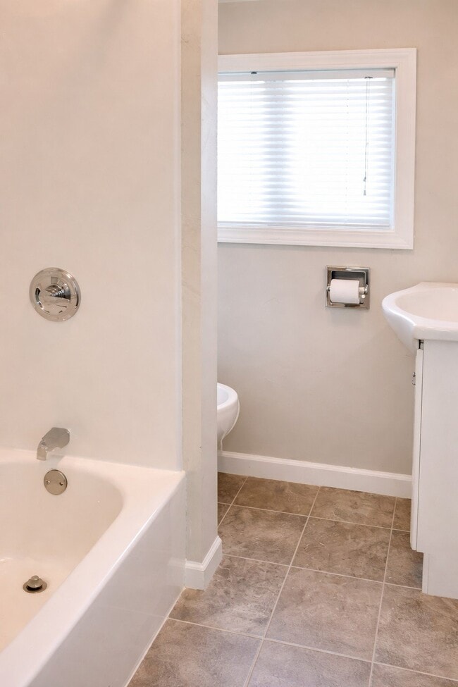 Photo - 305 S Van Buren St