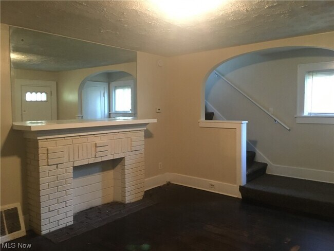 Photo - 884 Glenn St