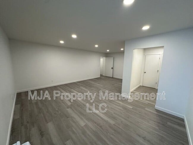 Photo - 500 East Fort Union Blvd Unidad 500