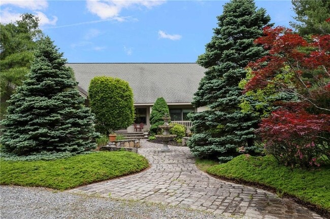 Photo - 633 Chestnut Hill Rd