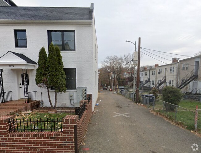 Building Photo - 1274 Meigs Pl NE Rental