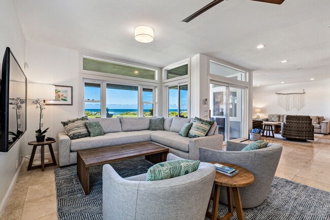 Photo - Hawaii Life Presents Hale Maluhia Beachfro...