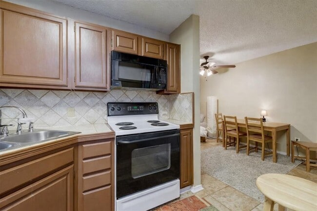 Photo - 2409 Leon St Unidad 102