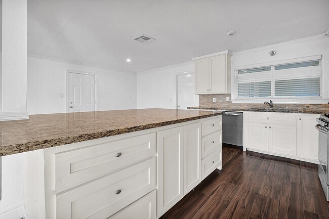 Photo - 1301 Avenue I
