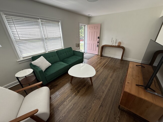 Photo - 807 Hill Top Dr