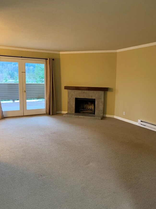 Building Photo - Spacious 1 Bedroom Near Kirkland Waterfront! Rental