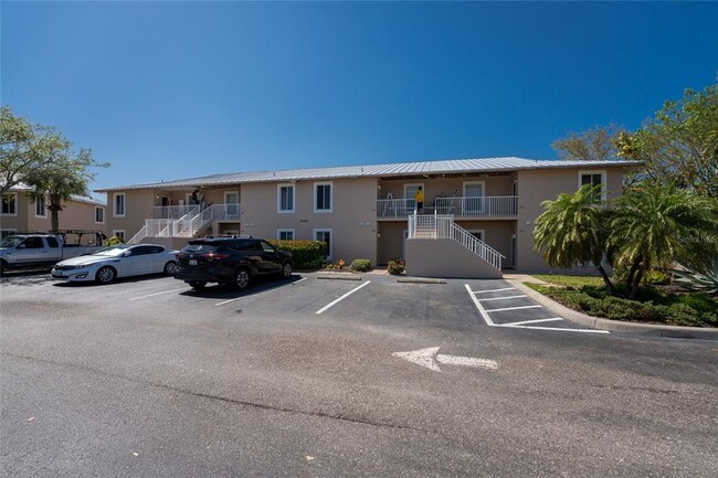 Building Photo - 9500 Fiddlers Green Cir Unit 101 Rental
