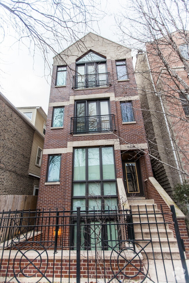Building Photo - 928 N Wood St Unit 3 Rental