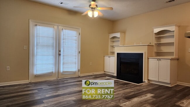 Building Photo - 3/2 Condo in Great Greenville Location!