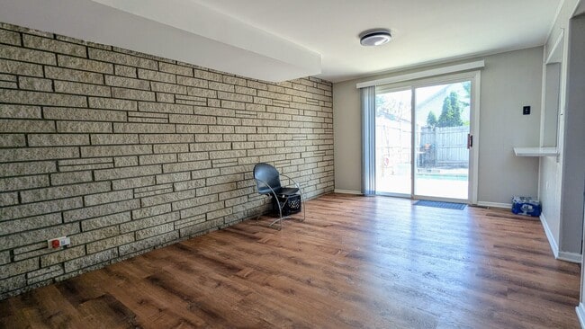 Photo - 382 Dover Dr