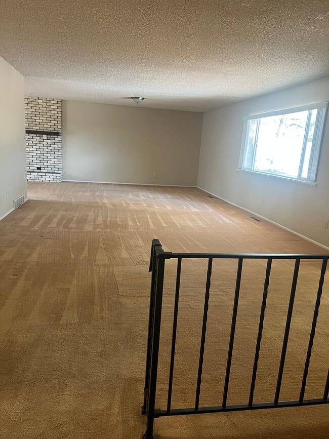 Photo - 4 Bed 2.5 Bath with A/C - Available Now!